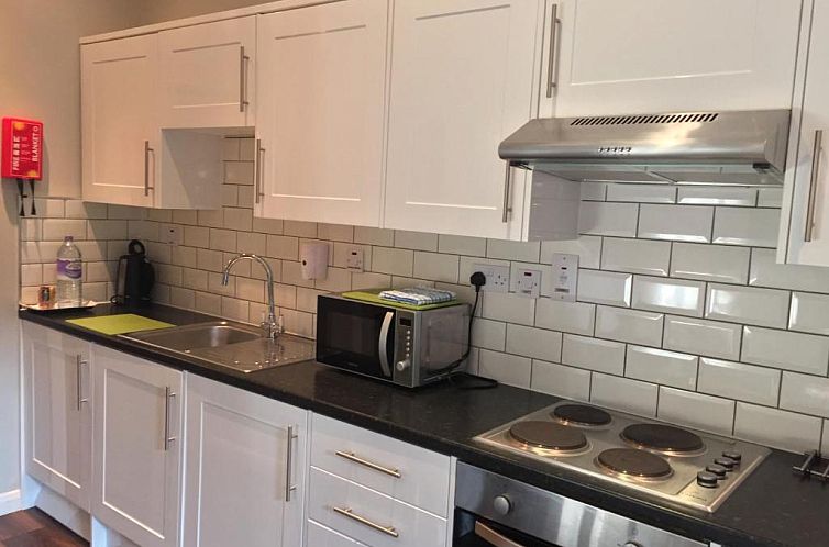 Lyall Apartment Hotel