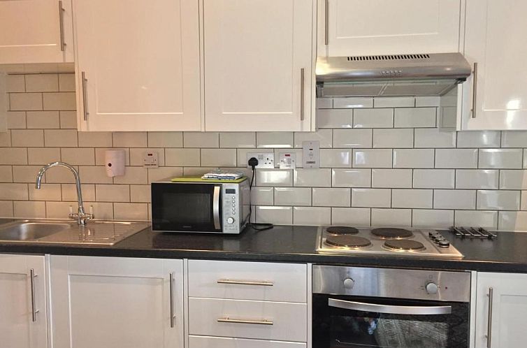 Lyall Apartment Hotel