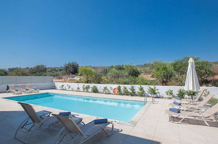 Vakantiehuis Neue Ferienvilla für 10 Personen