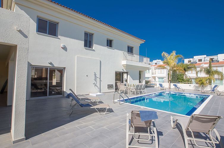 Vakantiehuis Schöne Ferienvilla mit privatem Pool