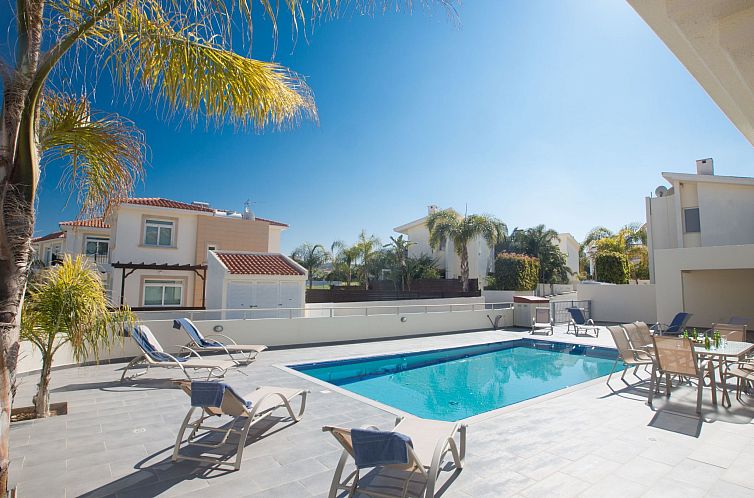 Vakantiehuis Schöne Ferienvilla mit privatem Pool