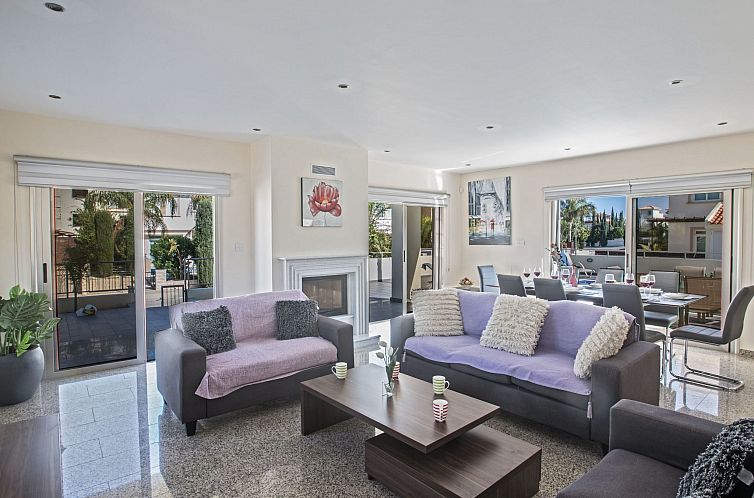 Vakantiehuis Schöne Ferienvilla mit privatem Pool