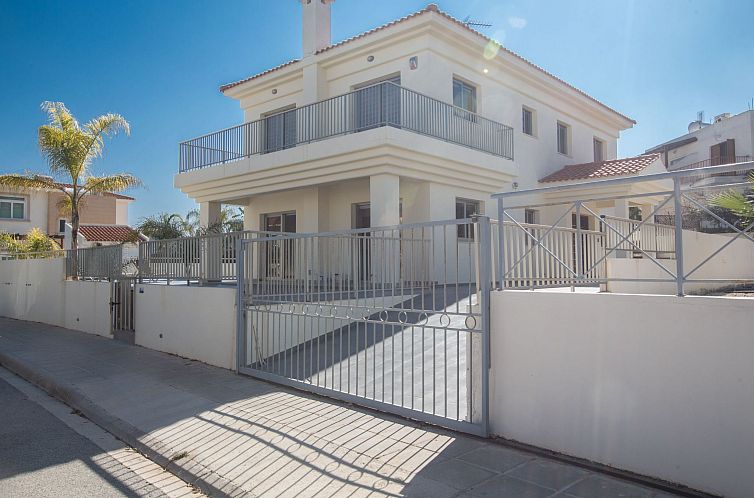 Vakantiehuis Schöne Ferienvilla mit privatem Pool