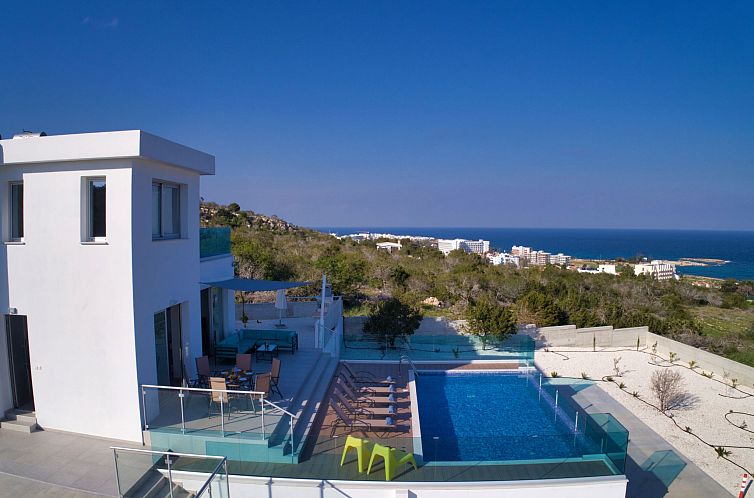 Vakantiehuis Private Villa mit 4 Schlafzimmern, Pool und Mee