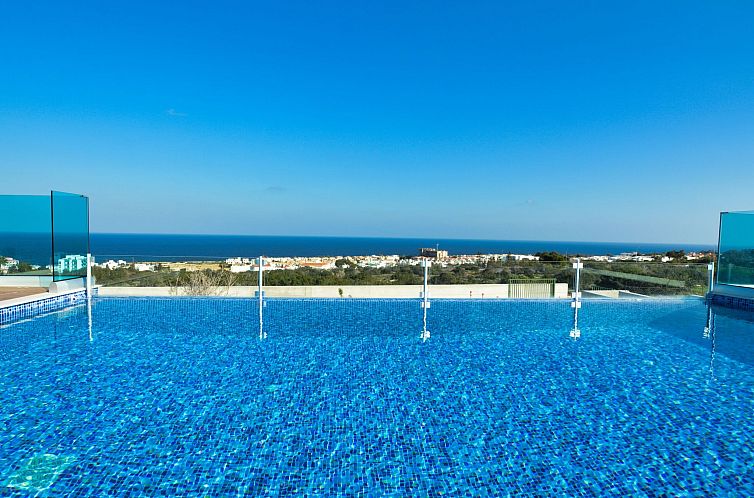 Vakantiehuis Private Villa mit 4 Schlafzimmern, Pool und Mee