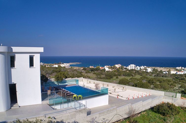 Vakantiehuis Private Villa mit 4 Schlafzimmern, Pool und Mee