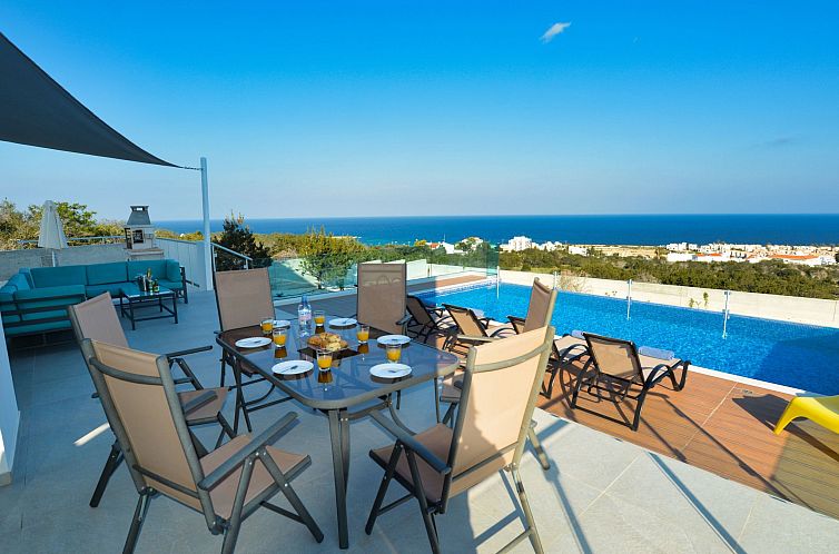 Vakantiehuis Private Villa mit 4 Schlafzimmern, Pool und Mee