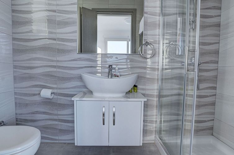 Vakantiehuis Private Villa mit 4 Schlafzimmern, Pool und Mee