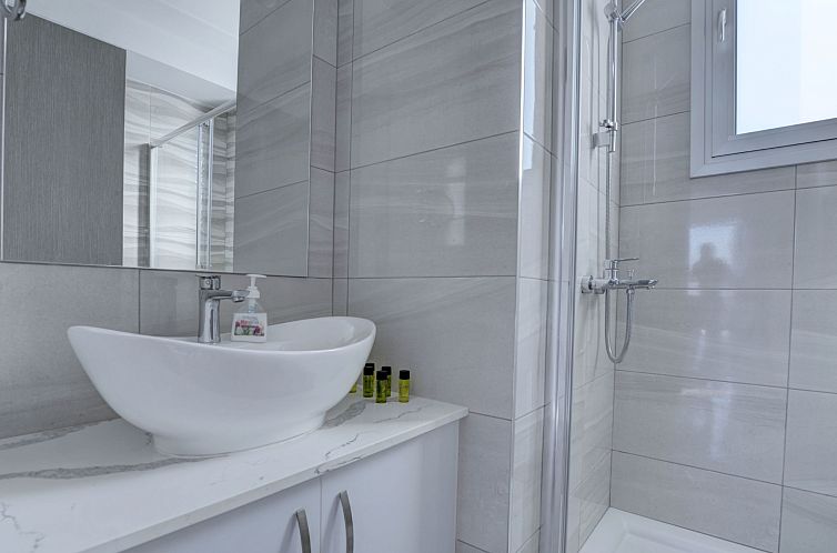 Vakantiehuis Private Villa mit 4 Schlafzimmern, Pool und Mee