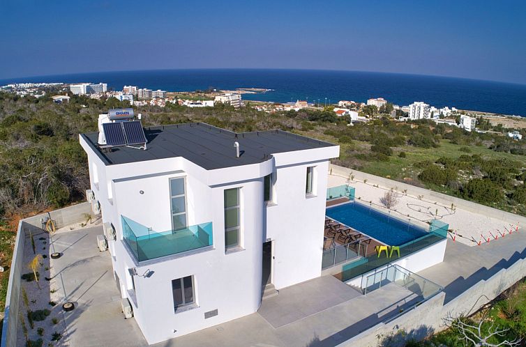 Vakantiehuis Private Villa mit 4 Schlafzimmern, Pool und Mee