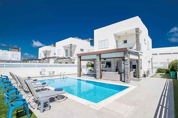 Vakantiehuis Moderne 4-Schlafzimmer-Villa im Zentrum von Pro