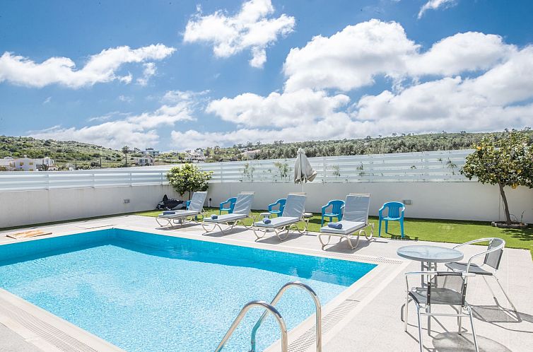 Vakantiehuis Moderne 4-Schlafzimmer-Villa im Zentrum von Pro