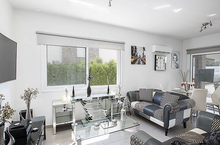 Vakantiehuis Moderne 4-Schlafzimmer-Villa im Zentrum von Pro