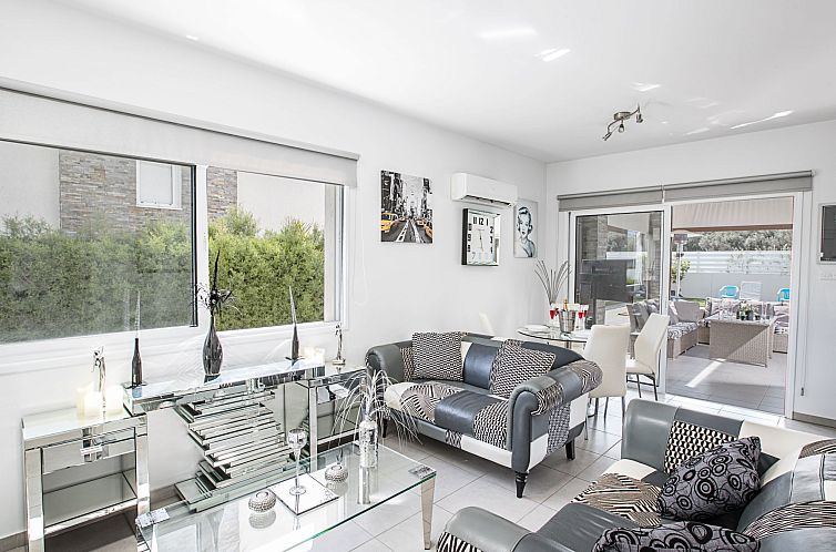 Vakantiehuis Moderne 4-Schlafzimmer-Villa im Zentrum von Pro