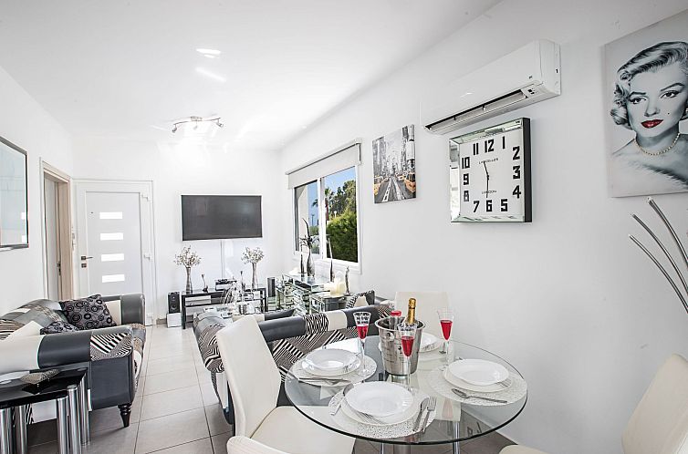 Vakantiehuis Moderne 4-Schlafzimmer-Villa im Zentrum von Pro