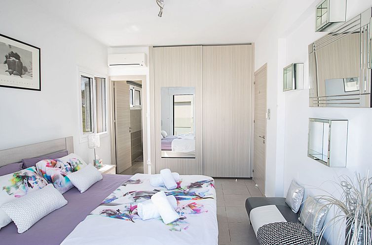 Vakantiehuis Moderne 4-Schlafzimmer-Villa im Zentrum von Pro