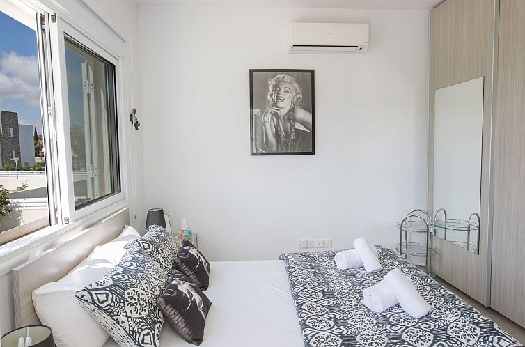 Vakantiehuis Moderne 4-Schlafzimmer-Villa im Zentrum von Pro