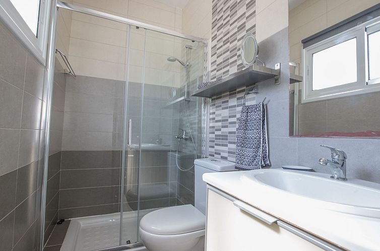 Vakantiehuis Moderne 4-Schlafzimmer-Villa im Zentrum von Pro