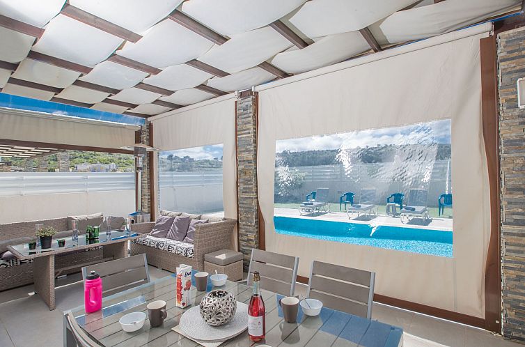 Vakantiehuis Moderne 4-Schlafzimmer-Villa im Zentrum von Pro