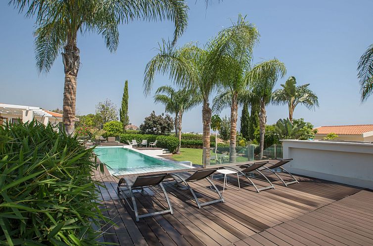 Vakantiehuis 4-Schlafzimmer-Villa mit Pool im Zentrum von Pr