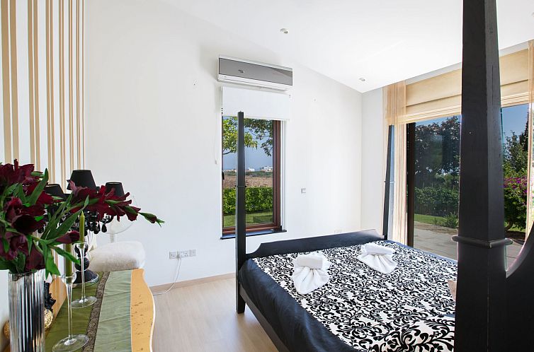 Vakantiehuis 4-Schlafzimmer-Villa mit Pool im Zentrum von Pr