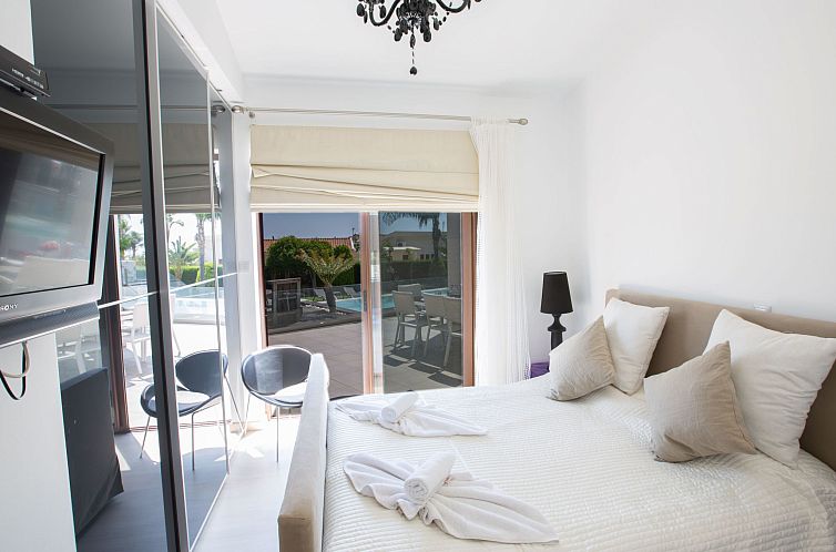 Vakantiehuis 4-Schlafzimmer-Villa mit Pool im Zentrum von Pr