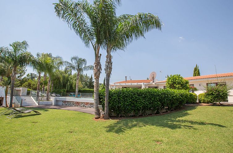 Vakantiehuis 4-Schlafzimmer-Villa mit Pool im Zentrum von Pr
