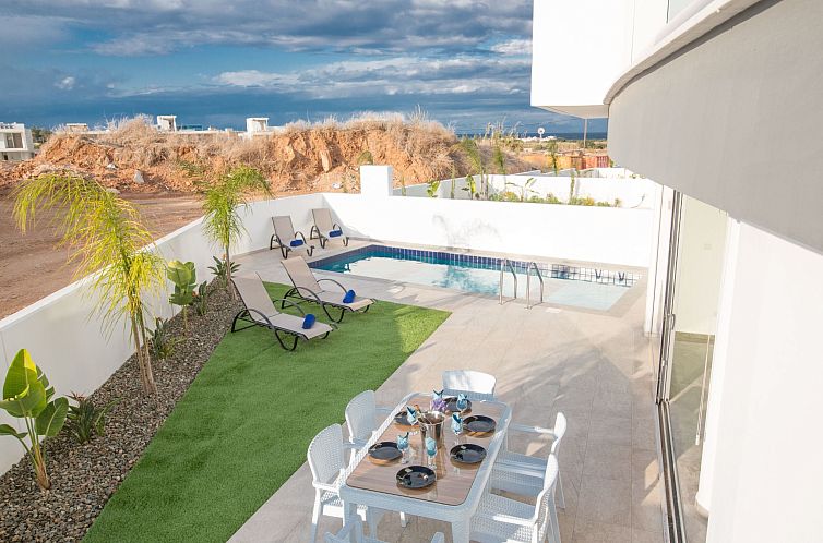 Vakantiehuis 2-Schlafzimmer-Villa mit Pool, Dachgarten, Meer
