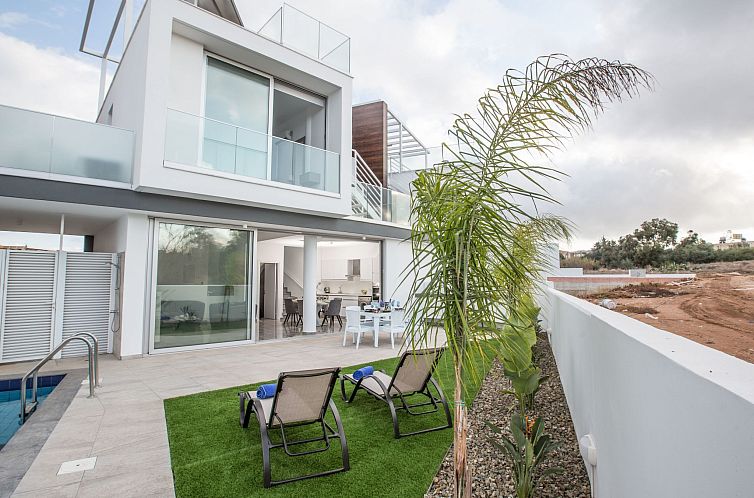 Vakantiehuis 2-Schlafzimmer-Villa mit Pool, Dachgarten, Meer