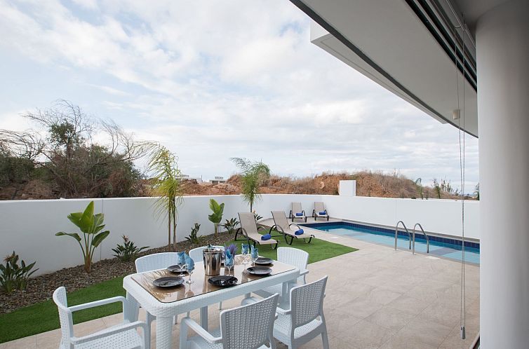Vakantiehuis 2-Schlafzimmer-Villa mit Pool, Dachgarten, Meer