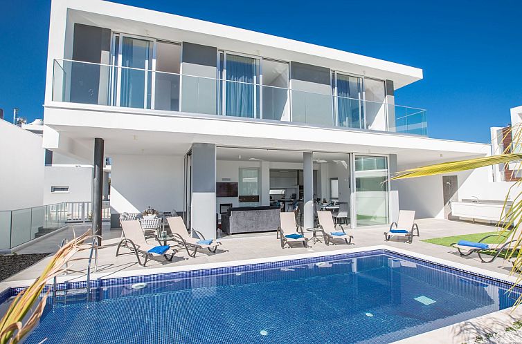 Vakantiehuis Atemberaubende Villa Olivine mit Meerblick