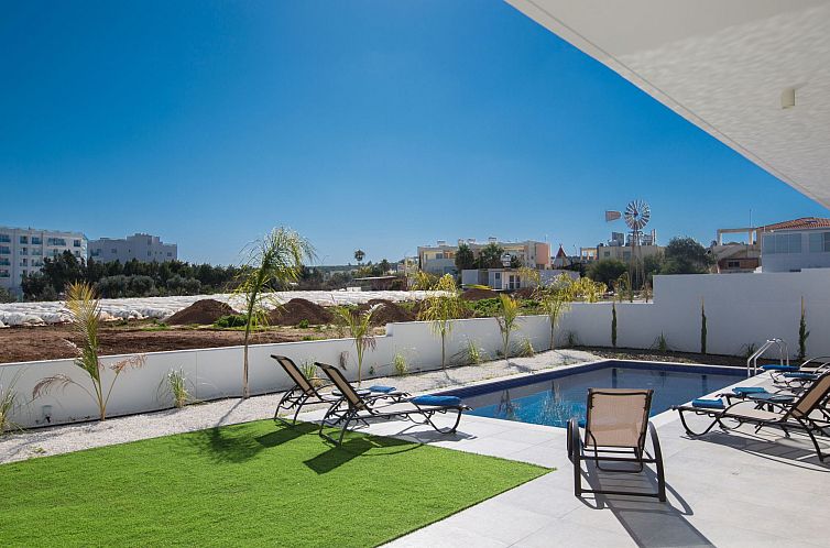 Vakantiehuis Atemberaubende Villa Olivine mit Meerblick