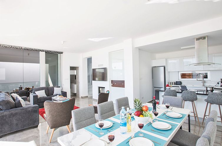 Vakantiehuis Atemberaubende Villa Olivine mit Meerblick