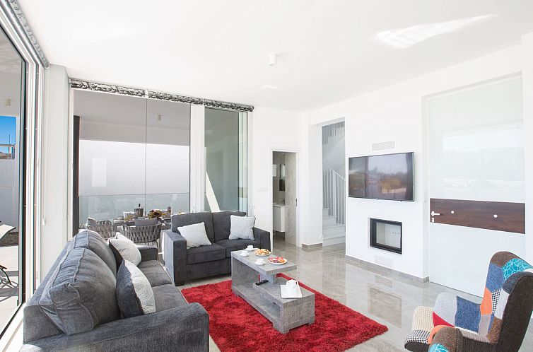 Vakantiehuis Atemberaubende Villa Olivine mit Meerblick