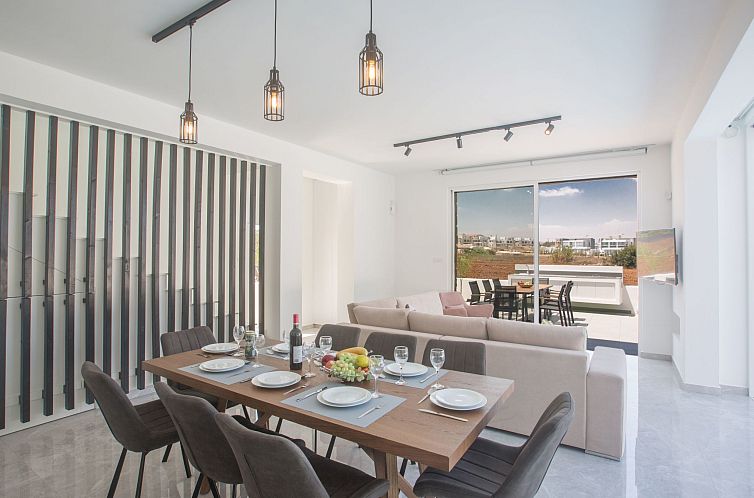 Vakantiehuis 4-Schlafzimmer-Villa mit Pool im Zentrum von Pr