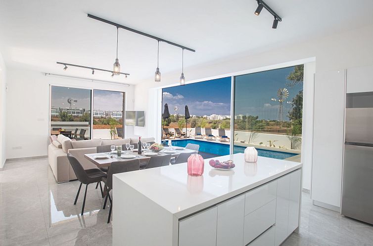 Vakantiehuis 4-Schlafzimmer-Villa mit Pool im Zentrum von Pr