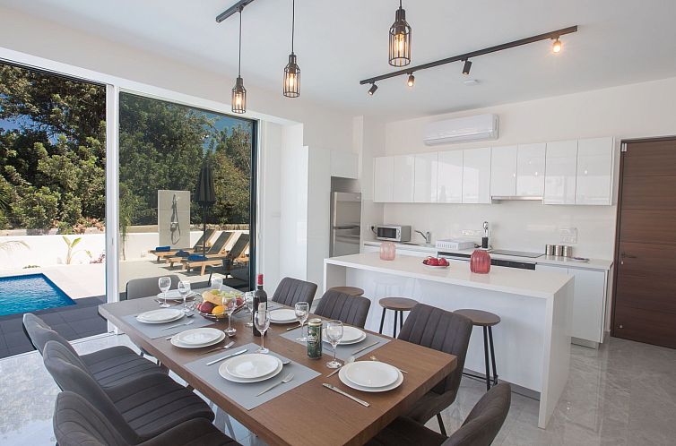 Vakantiehuis 4-Schlafzimmer-Villa mit Pool im Zentrum von Pr