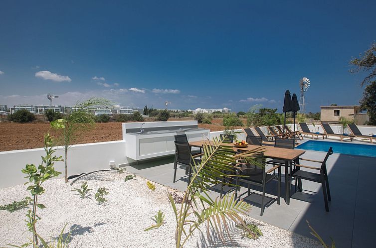 Vakantiehuis 4-Schlafzimmer-Villa mit Pool im Zentrum von Pr