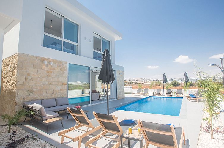 Vakantiehuis 4-Schlafzimmer-Villa mit Pool im Zentrum von Pr