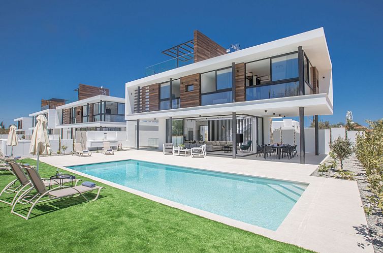 Guest house 0080187 - Holiday property Famagusta - Vakantiehuis Geräumige Villa mit großem Garten und Pool