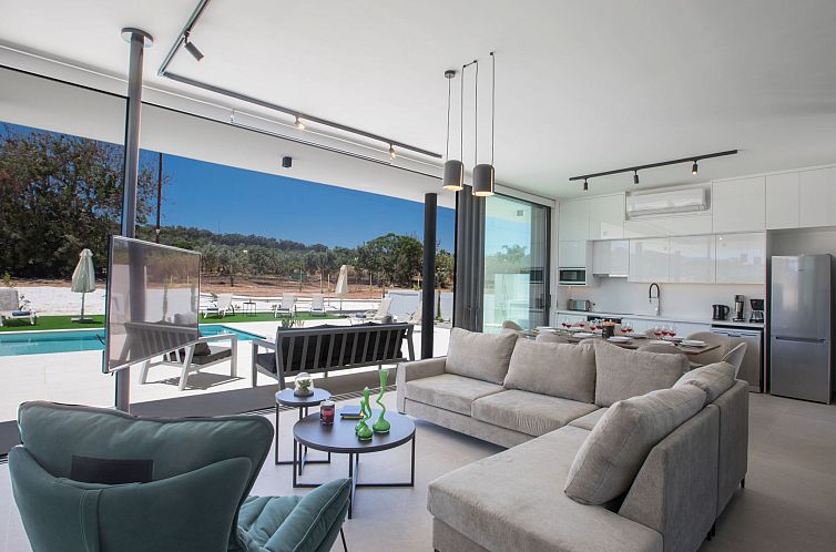 Vakantiehuis Geräumige Villa mit großem Garten und Pool