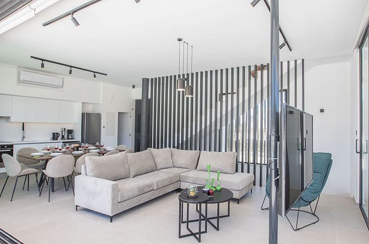Vakantiehuis Geräumige Villa mit großem Garten und Pool