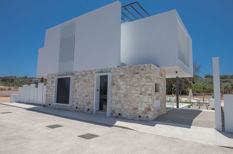 Vakantiehuis Geräumige Villa mit großem Garten und Pool