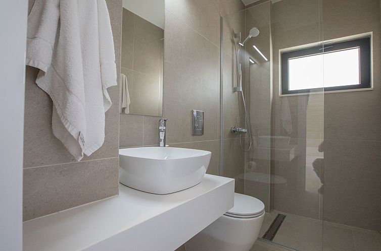 Vakantiehuis Geräumige Villa mit großem Garten und Pool