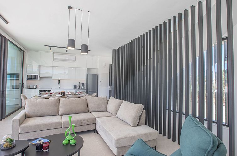 Vakantiehuis Geräumige Villa mit großem Garten und Pool