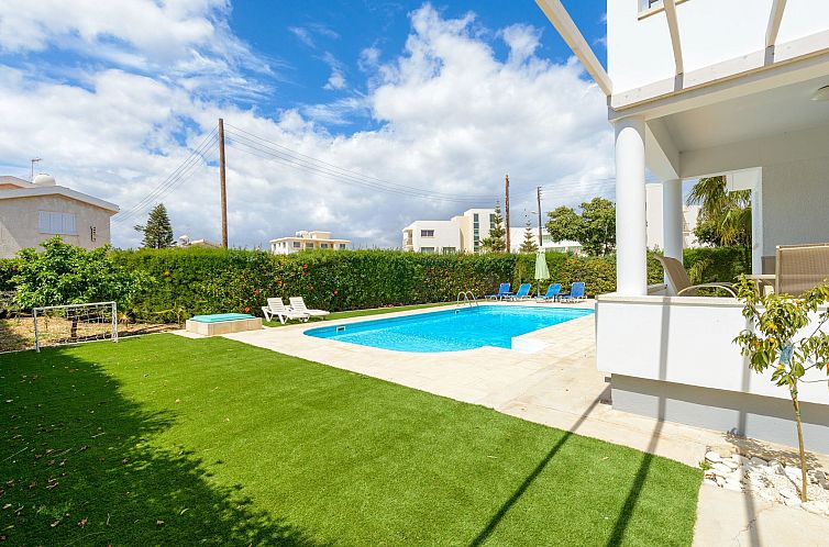 Vakantiehuis 4-Schlafzimmer-Villa mit privatem Pool in Ayia 