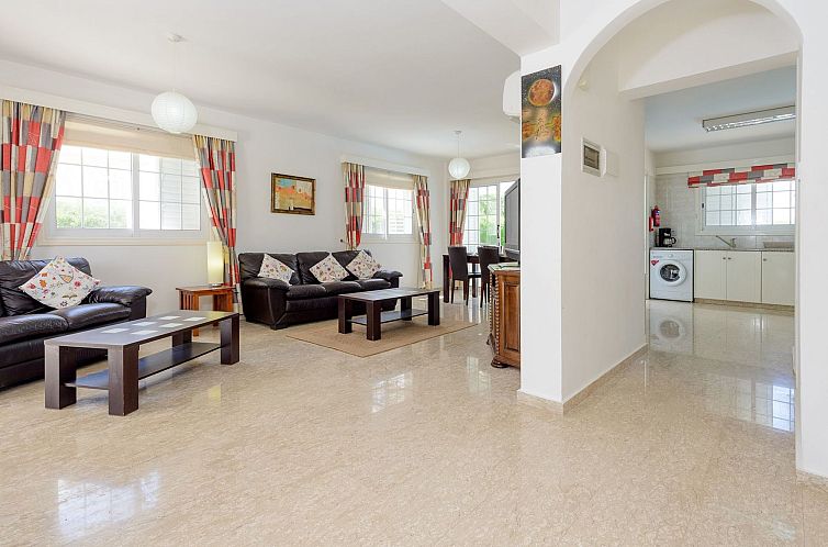 Vakantiehuis 4-Schlafzimmer-Villa mit privatem Pool in Ayia 