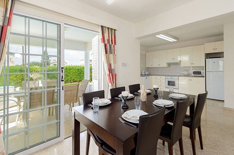 Vakantiehuis 4-Schlafzimmer-Villa mit privatem Pool in Ayia 