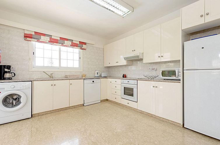 Vakantiehuis 4-Schlafzimmer-Villa mit privatem Pool in Ayia 