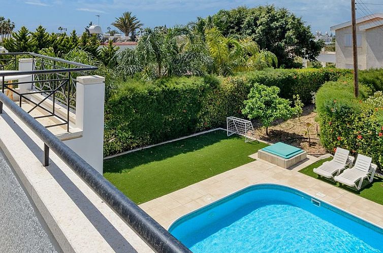 Vakantiehuis 4-Schlafzimmer-Villa mit privatem Pool in Ayia 